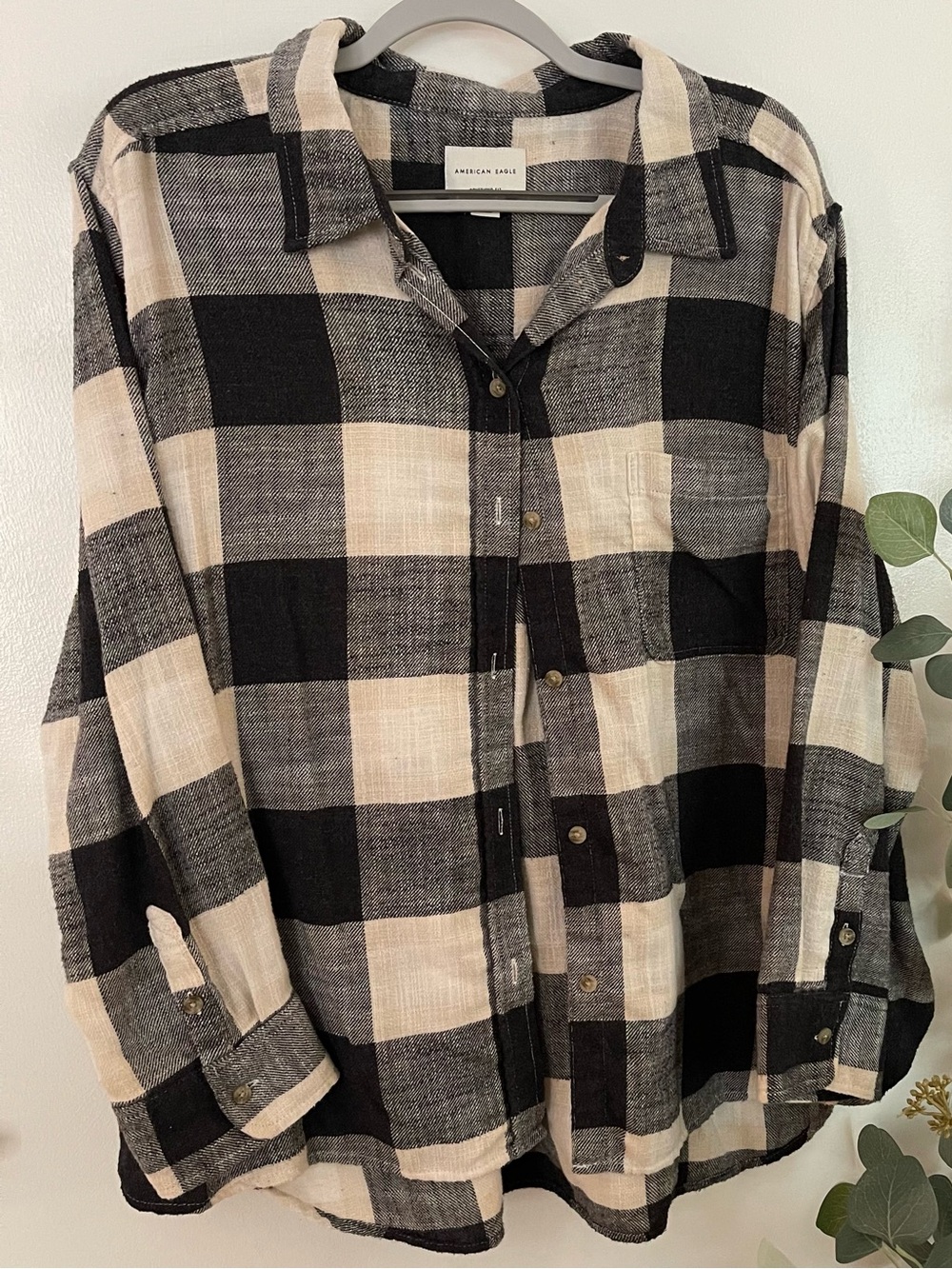 American Eagle Outfitters Black and Cream Plaid Button-Down Shirt
